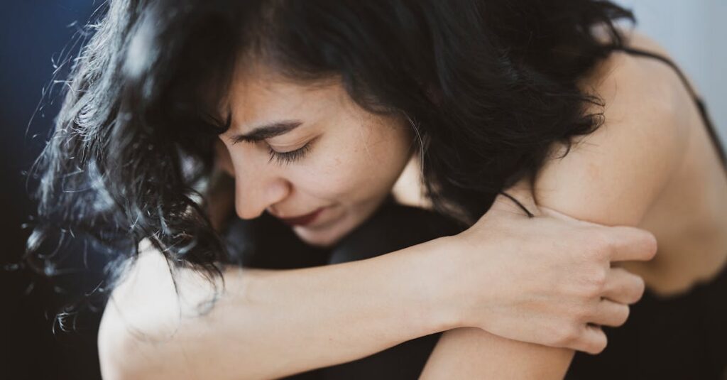 découvrez les causes, symptômes et traitements efficaces de la douleur au tendon d'achille. conseils pour soulager l'inconfort et éviter les blessures sportives.