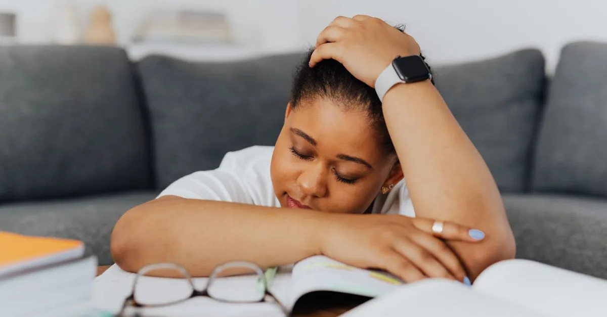 découvrez les causes, symptômes et solutions efficaces pour lutter contre la fatigue et retrouver votre énergie au quotidien.