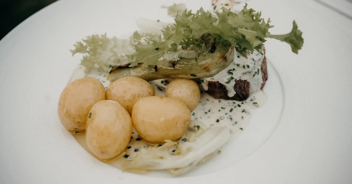 découvrez la gastronomie normande, ses spécialités authentiques et ses saveurs uniques qui reflètent le patrimoine culinaire de la normandie.