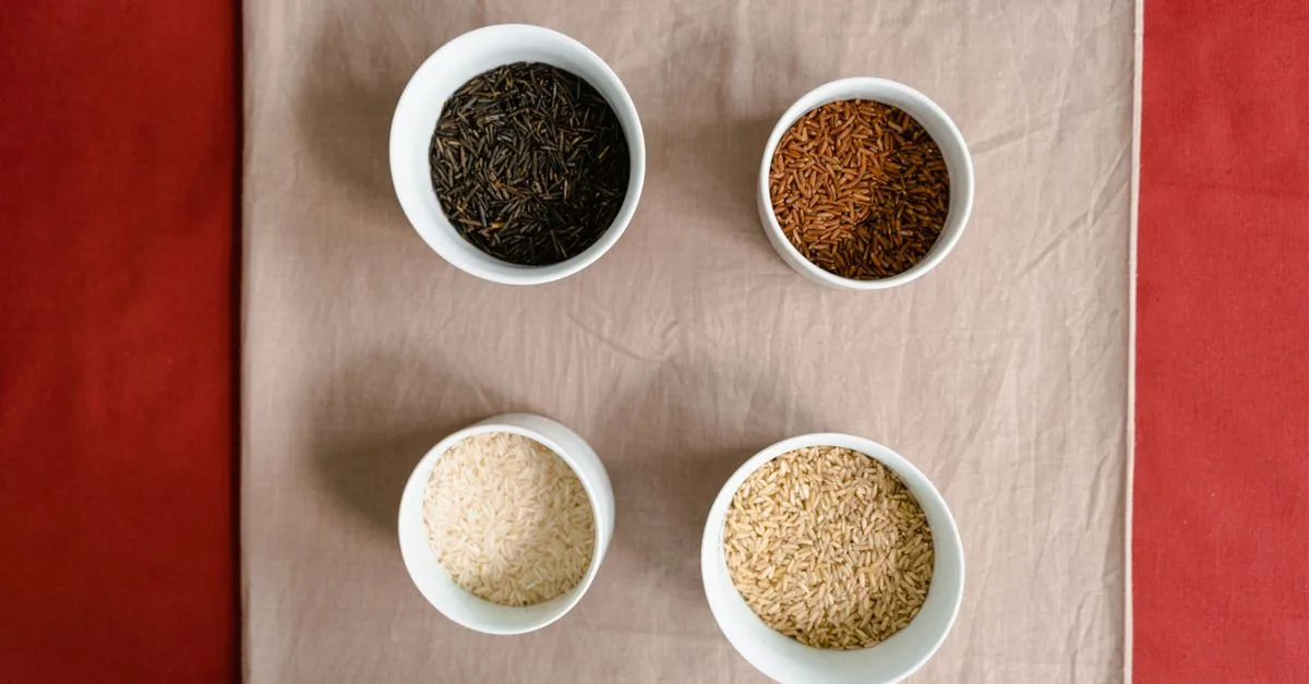 basmati ou riz complet pour le sport ? comparez leurs glucides, fibres et temps de digestion afin de choisir le riz adapté à vos entraînements.