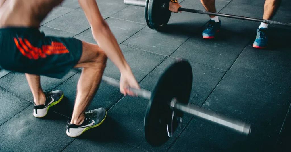 découvrez comment reconstituer efficacement le glycogène musculaire après l’effort grâce à une alimentation adaptée et à des glucides bien choisis.